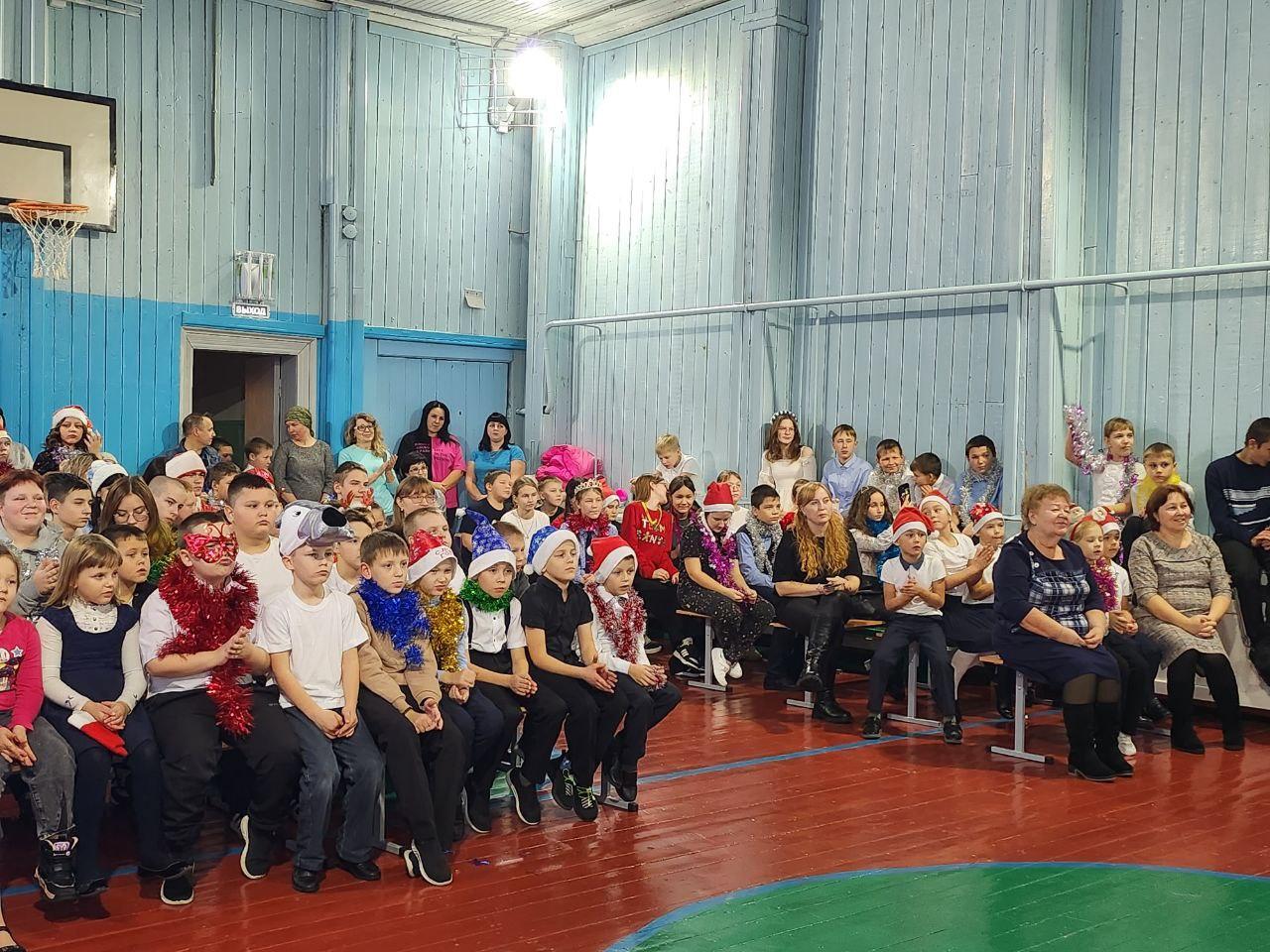 &amp;quot;Мастера караоке&amp;quot; поют новогодние песни.
